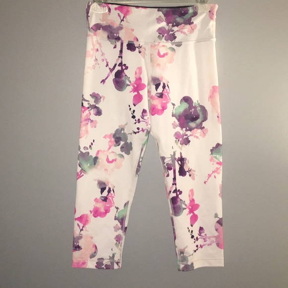 lululemon athletica Pants - RARE 🎉Lululemon blurred blossom crops!